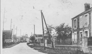 Premiers poteaux électriques